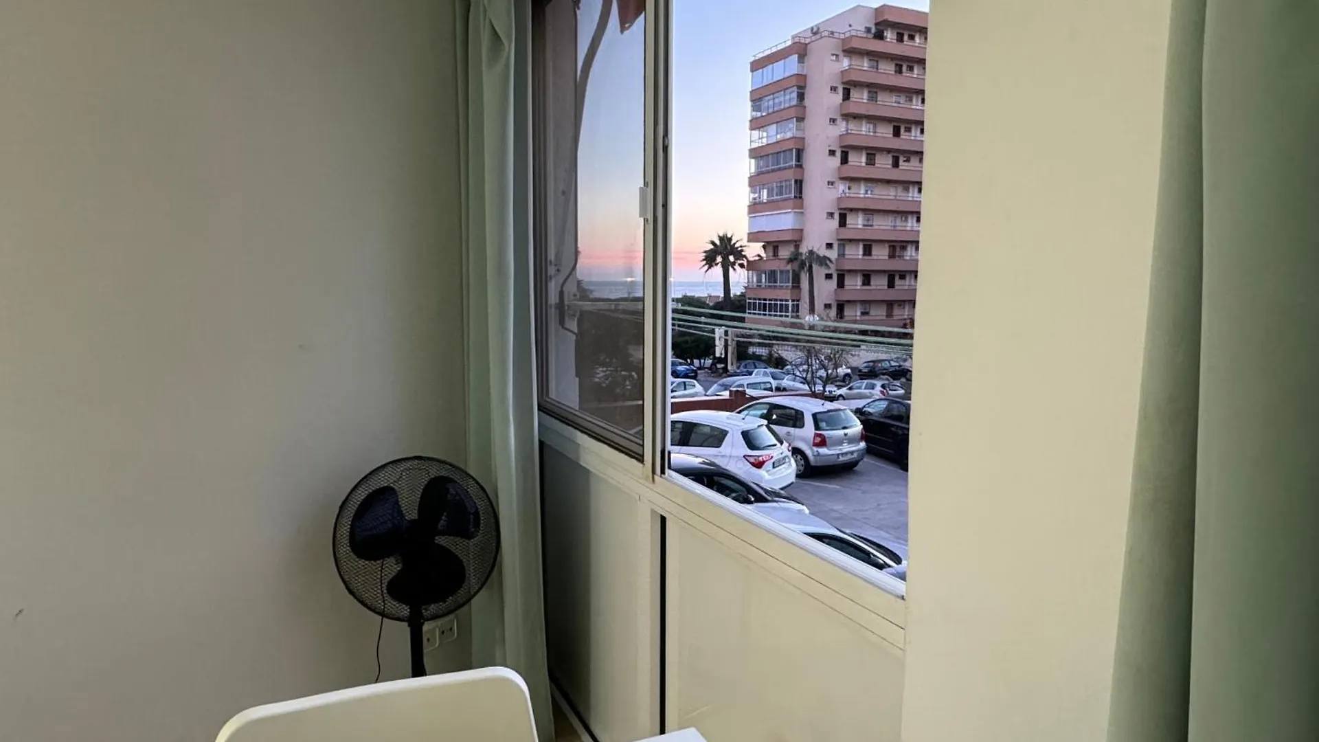 Cozy Studio Near The Beach Sitio de Calahonda 0*,  İspanya